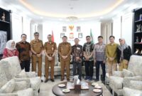 Wali Kota Makassar Munafri Arifuddin bersama jajaran Pemkot dan FISIP Unhas usai audiensi terkait Konferensi Internasional IAPA, Selasa (29/4/2025).