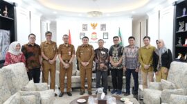 Wali Kota Makassar Munafri Arifuddin bersama jajaran Pemkot dan FISIP Unhas usai audiensi terkait Konferensi Internasional IAPA, Selasa (29/4/2025).