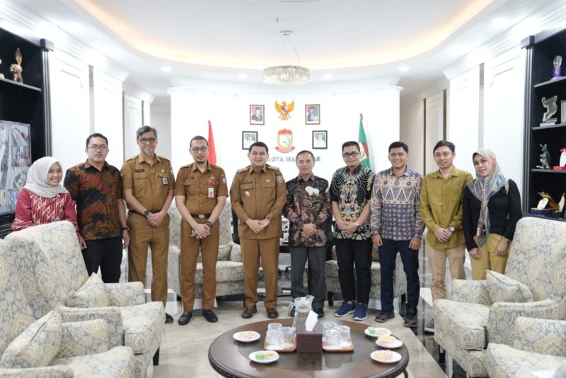 Wali Kota Makassar Munafri Arifuddin bersama jajaran Pemkot dan FISIP Unhas usai audiensi terkait Konferensi Internasional IAPA, Selasa (29/4/2025).
