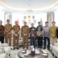 Wali Kota Makassar Munafri Arifuddin bersama jajaran Pemkot dan FISIP Unhas usai audiensi terkait Konferensi Internasional IAPA, Selasa (29/4/2025).