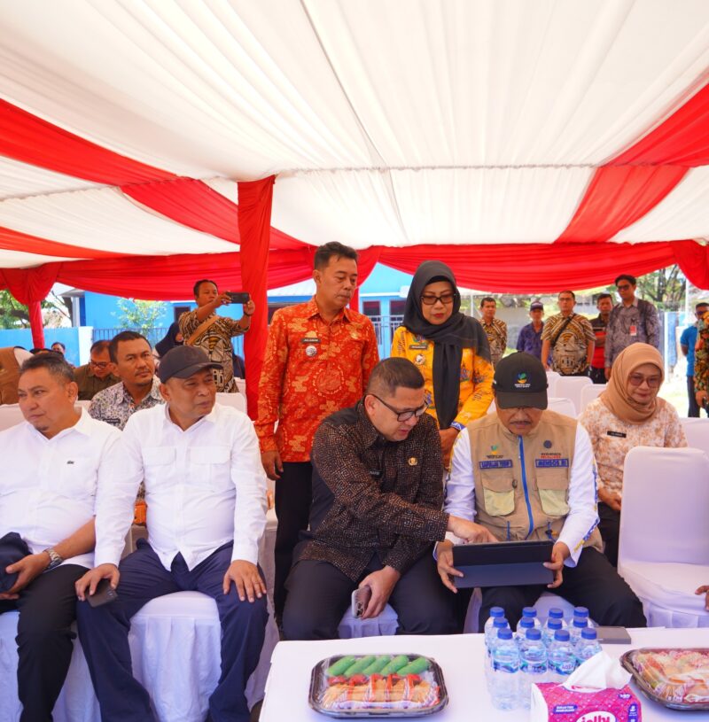 Foto: Wali Kota Makassar, Munafri Arifuddin bersama Menteri Sosial RI, Saifullah Yusuf, meninjau langsung salah satu lahan di kawasan Salodong, Kelurahan Untia  Kecamatan Biringkanaya, Kota Makassar.