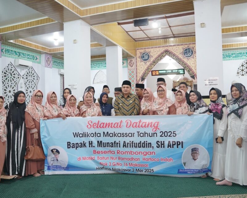 Wali Kota Makassar 2025, H. Munafri Arifuddin, SH APPI, bersama rombongan dan jamaah Masjid Baitun Nur Ramadhan Hartaco Indah