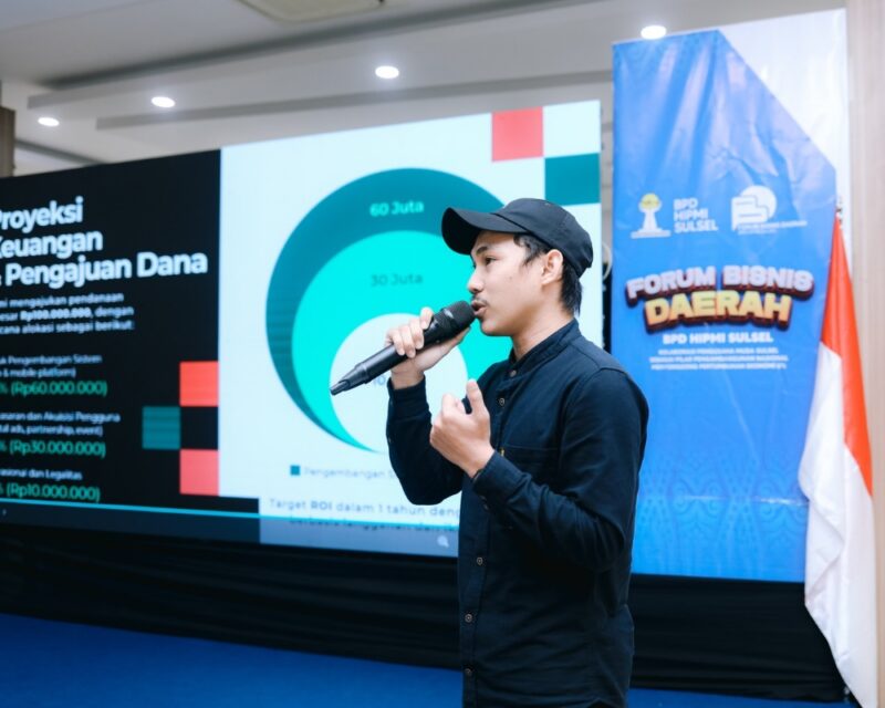 CEO CV Riuh Berempat Indonesia, memaparkan proyek digitalisasi UMKM bertajuk 