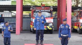 Wali Kota Makassar, Munafri Arifuddin, memimpin apel bersama jajaran Dinas Pemadam Kebakaran dan Penyelamatan (Damkarmat) Kota Makassar pada Rabu, 28 Mei 2025. Dalam kunjungan resminya yang pertama ke kantor Damkarmat sejak dilantik, Wali Kota menyampaikan apresiasi atas prestasi dan dedikasi tinggi para petugas dalam melayani masyarakat.