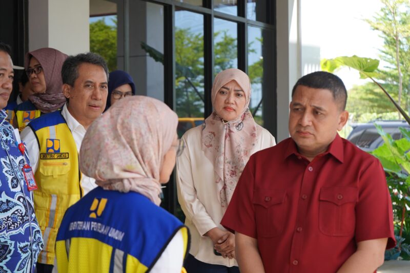 Wali Kota Makassar Munafri Arifuddin bersama Dirjen Cipta Karya Kementerian PUPR Dewi Chomistriana meninjau IPAL Losari, Selasa (13/5/2025), bahas penguatan layanan sanitasi dan perluasan sambungan.