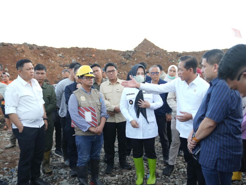 Menteri LHK Hanif Faisol dan Wali Kota Makassar Munafri Arifuddin meninjau TPA Antang bahas pengelolaan sampah dari hulu ke hilir.