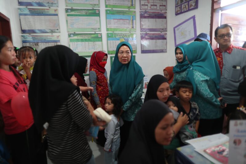 Foto: Melinda Aksa Saat Pantau Layanan Posyandu, dan Inovasi TP PKK Kelurahan Panampu