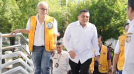 Foto Walikota Makassar, Munafri Arifuddin bersama Pihak Lions Club Saat Salurkan 20.000 Kacamata Gratis untuk Siswa SD dan SMP.
