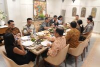 Wali Kota Makassar Munafri Arifuddin bersama delegasi luar negeri dan jajaran Pemkot Makassar menggelar jamuan makan siang dalam rangka mempererat hubungan kerja sama investasi di Surabaya