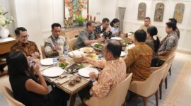 Wali Kota Makassar Munafri Arifuddin bersama delegasi luar negeri dan jajaran Pemkot Makassar menggelar jamuan makan siang dalam rangka mempererat hubungan kerja sama investasi di Surabaya
