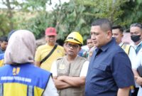 Wali Kota Makassar Munafri Arifuddin dan Dirjen Cipta Karya Kementerian PUPR meninjau kondisi TPA Antang