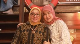 Aliyah Mustika Ilham, mendampingi Menteri Pemberdayaan Perempuan dan Perlindungan Anak Republik Indonesia, Arifatul Choiri Fauzi