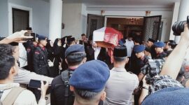 Foto: Almarhum Komjen Purn. Jusuf Manggabarani, Pada Saat disemayamkan