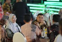 Foto: Wali Kota Makassar, Munafri Arifuddin bersama Ketua TP PKK Melinda Aksa mengahadiri gala Dinner bersama Wali Kota se-Indinesia, di Surabaya.