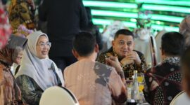 Foto: Wali Kota Makassar, Munafri Arifuddin bersama Ketua TP PKK Melinda Aksa mengahadiri gala Dinner bersama Wali Kota se-Indinesia, di Surabaya.