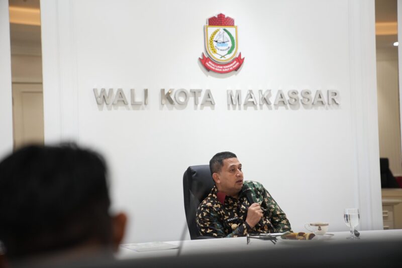 Foto: Walikota Makassar, Munafri Arifuddin dan Tim Pemantau dan Evaluasi Proyek Strategis Kementerian PU, saat paparan proyek tersebut di Balaikota Makassar..