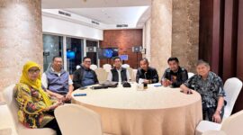 Foto: Dari Kanan, Prof. Nujum (Ketua Kahmi UMI), Hidayat (Sekum Kahmi Sulsel), Dr. Tadjuddin (PH Pt. MID), Prof. Pangeran (Ketum Kahmi Makassar) dan Kahmi yang lain.