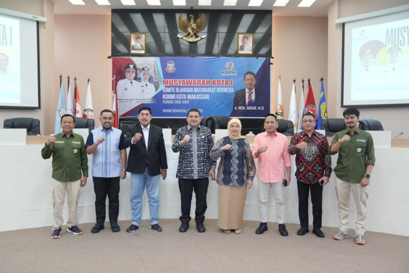 Foto: Wali Kota Makassar Munafri Arifuddin dan Wakil Wali Kota Makassar, Aliyah Mustika, saat menghadiri Musyawarah I KORMI Kota Makassar, Kamis (5/6/2025).