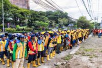 Foto; Gerak cepat Dinas Pekerjaan Umum (PU) Kota Makassar, yang menurunkan tim untuk melakukan pengerukan dan perluasan drainase di titik-titik rawan.