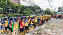 Foto; Gerak cepat Dinas Pekerjaan Umum (PU) Kota Makassar, yang menurunkan tim untuk melakukan pengerukan dan perluasan drainase di titik-titik rawan.