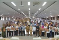 Foto: Wali Kota Makassar Munafri Arifuddin bersama Wakil Wali Kota Makassar Aliyah Mustika, Saat penyerahan secara simbolis SK Badan Hukum Koperasi Merah Putih.