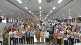 Foto: Wali Kota Makassar Munafri Arifuddin bersama Wakil Wali Kota Makassar Aliyah Mustika, Saat penyerahan secara simbolis SK Badan Hukum Koperasi Merah Putih.