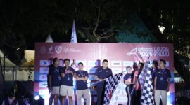 Wali Kota Makassar membuka Makassar Half Marathon 2025 di Anjungan Pantai Losari, Minggu (1/6/2025).