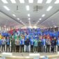 Foto bersama peserta Rakerda XVI KNPI Kota Makassar bersama jajaran pengurus, organisasi kepemudaan, dan perwakilan pemerintah di Ruang Pola Kantor Balaikota Makassar, Jumat (27/6/2025).