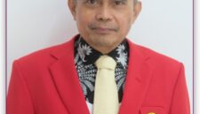 Prof. Dr. Aminuddin Syam, SKM., M.Kes., M.Med. Ed., Guru Besar Fakultas Kesehatan Masyarakat sekaligus Presidium KAHMI Sulsel, memberikan apresiasi atas pencanangan Gerakan Jumat Bersih oleh Pemkot Makassar sebagai bagian dari reformasi lingkungan.
