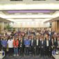 Wali Kota Makassar, Munafri Arifuddin, bersama jajaran pengurus KONI Kota Makassar dan perwakilan cabang olahraga berfoto bersama usai membuka Rapat Kerja KONI di Hotel Horizon Makassar, Senin (2/6/2025).