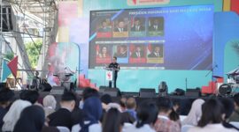 Wakil Menteri Dalam Negeri, Bima Arya Sugiarto, menyampaikan pidato inspiratif di hadapan ratusan peserta dalam pembukaan Indonesia Youth Summit (IYS) 2025 di Lapangan Karebosi, Makassar, Jumat (13/6/2025). 
