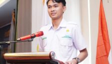 Ketua Umum HIPMI PT UMI, Andi Muhammad Ihsan Nuryawan, saat memberikan sambutan dalam pembukaan Open Recruitment Angkatan IX di Hotel WThree Makassar. Acara ini menjadi bagian dari upaya akselerasi pengembangan wirausaha muda di lingkungan kampus Universitas Muslim Indonesia.
