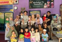 Pengurus Tidar Kota Makassar dan Tidar Sulsel berfoto bersama anak-anak Panti Asuhan Al Wahhab dalam kegiatan bakti sosial, sebagai bentuk kepedulian dan semangat berbagi, Makassar, 17 Juni 2025.