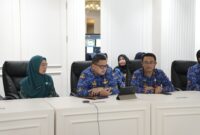 Wali Kota Makassar Munafri Arifuddin bersama jajaran Pemkot saat mengikuti wawancara Lomba Kampung Keluarga Berkualitas (Kampung KB) Tingkat Nasional 2025 secara virtual, Selasa (17/6/2025).