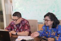 Wali Kota Makassar, Munafri Arifuddin, didampingi Kadisnaker Nielma Palamba, mengikuti wawancara nominasi Paritrana Award tingkat Provinsi Sulsel secara virtual, Jumat (20/6/2025), sebagai bentuk komitmen Pemkot Makassar dalam perlindungan jaminan sosial ketenagakerjaan.









