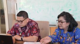 Wali Kota Makassar, Munafri Arifuddin, didampingi Kadisnaker Nielma Palamba, mengikuti wawancara nominasi Paritrana Award tingkat Provinsi Sulsel secara virtual, Jumat (20/6/2025), sebagai bentuk komitmen Pemkot Makassar dalam perlindungan jaminan sosial ketenagakerjaan.









