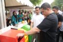 Wali Kota Makassar bersama warga saat edukasi pemilahan sampah pada peringatan Hari Lingkungan Hidup Sedunia 2025 di Car Free Day.