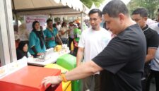 Wali Kota Makassar bersama warga saat edukasi pemilahan sampah pada peringatan Hari Lingkungan Hidup Sedunia 2025 di Car Free Day.