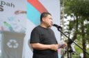Wali Kota Makassar Munafri Arifuddin saat menyampaikan sambutan peluncuran program pembebasan iuran sampah bagi warga kurang mampu di Car Free Day, Minggu (29/6/2025).