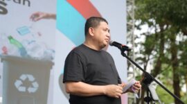 Wali Kota Makassar Munafri Arifuddin saat menyampaikan sambutan peluncuran program pembebasan iuran sampah bagi warga kurang mampu di Car Free Day, Minggu (29/6/2025).