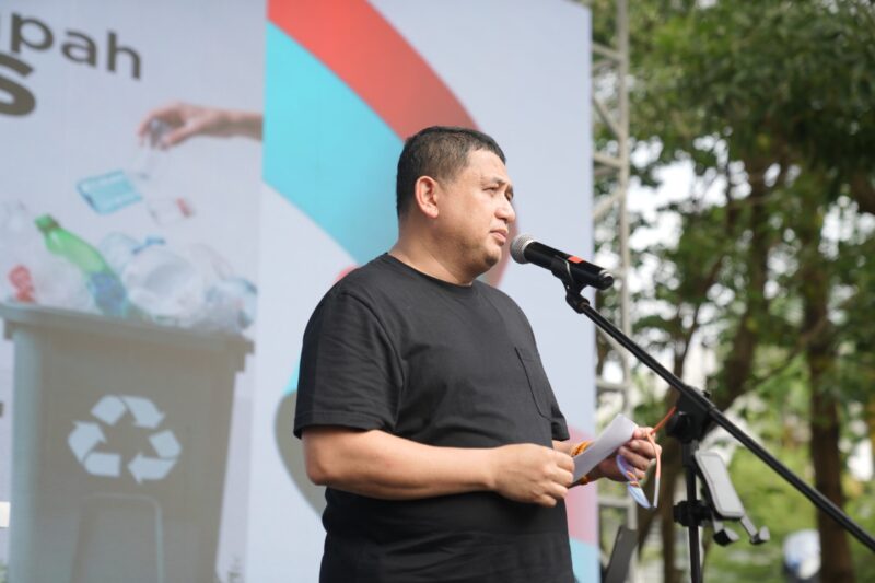 Wali Kota Makassar Munafri Arifuddin saat menyampaikan sambutan peluncuran program pembebasan iuran sampah bagi warga kurang mampu di Car Free Day, Minggu (29/6/2025).
