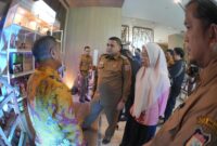 Foto: Wali Kota Makassar, Munafri Arifuddin bersama Wakil Wali Kota Aliyah Mustika dan Ketua TP PKK Makassar, Melinda Aksa saat menghadiri launching Gerai UMKM (10/6/2025).