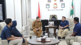 Foto: Walikota Makassar, Munafri Arifuddin, bersama jajaran Kepala Kantor PT Pos Indonesia Regional VI Makassar, Hasan Jaidi Tarigan.