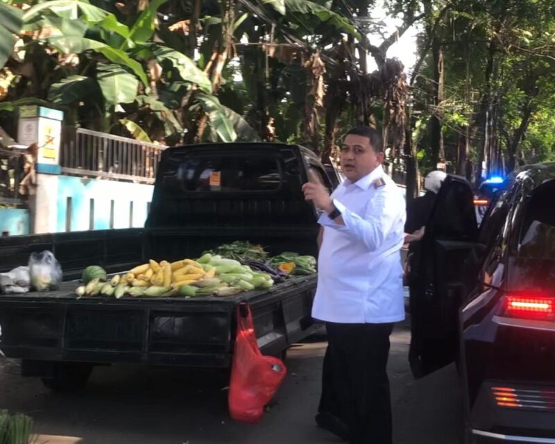 Foto: Wali Kota Makassar, Munafri Arifuddin Saat melakukan inspeksi mendadak (sidak) ke Pasar Tumpah Tello Baru, Rabu pagi (25/6/2025).
