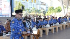 Foto: Wali Kota Makassar, Munafri Arifuddin, didampingi Wakil Wali Kota, Aliyah Mustika Ilham, saat prosesi penyerahan SK CPNS tahun 2024.