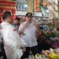 Foto: Wali Kota Makassar, Munafri Arifuddin, saat melakukan pemantauan harga bahan pokok di Pasar Terong, Rabu (4/6/2025).