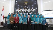 Foto: Ketua TP PKK Kota Makassar, Melinda Aksa, Saat Sosialisasi pelaku UMKM mandiri dan berdaya saing.