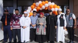 Foto: Wakil Walikota Makassar, Aliyah Mustika Ilham, menghadiri acara Grand Opening Almaz Fried Chicken Tanjung Makassar.