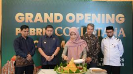 Foto: Wali Kota Makassar, Munafri Arifuddin, saat meresmikan pabrik coklatana PT Agrinesia Raya yang berlokasi di Kawasan Industri Makassar (KIMA).