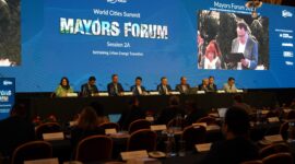 Wali Kota Makassar, Munafri Arifuddin (keempat dari kiri), bersama para pemimpin kota dunia dalam sesi “Rethinking Urban Energy Transition” di World Cities Summit Mayors Forum (WCSMF) 2025 di Vienna, Austria.
